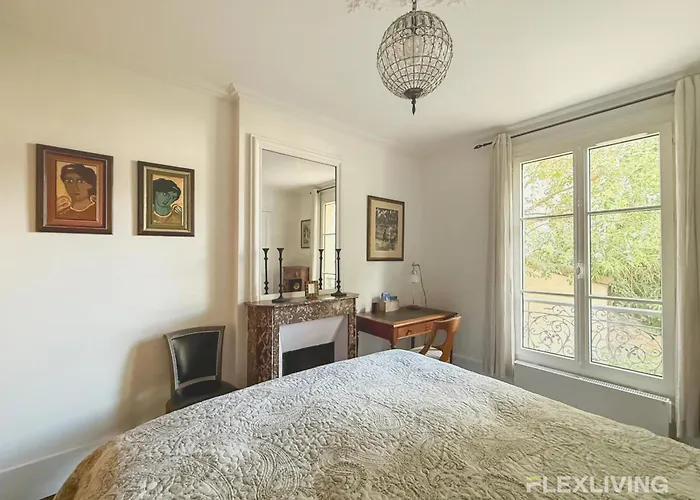 Charming - One-bedroom In 5th Paris