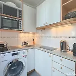 Charming - One-bedroom In 5th Διαμέρισμα